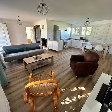 Tatil Evi Jolie Maison A La Ferme, Jossigny, 10 Min
