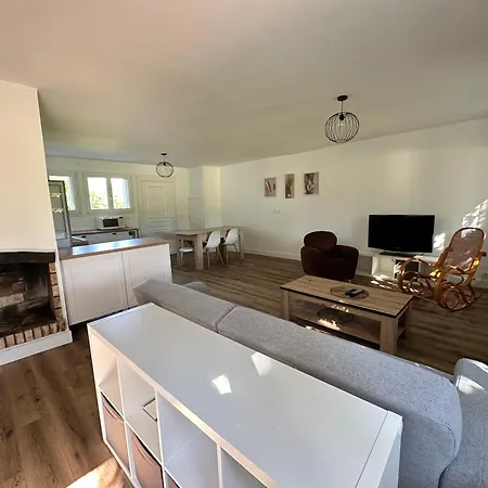 Casa vacanze Jolie Maison à La Ferme, Jossigny, 10 Min *